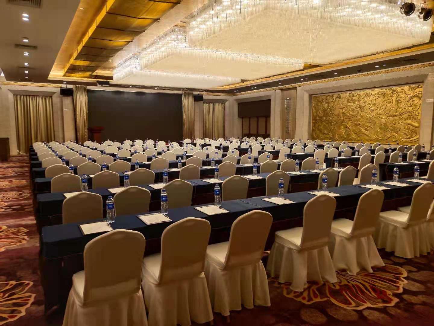 南京四星级酒店最大容纳300人的会议场地|百合花厅的价格与联系方式